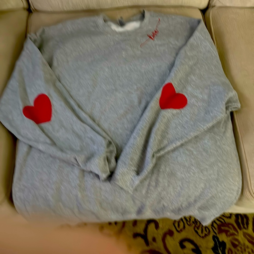 Sweatshirt with sweet heart and “love”
